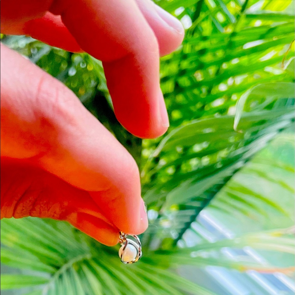 Dainty pearl pendant